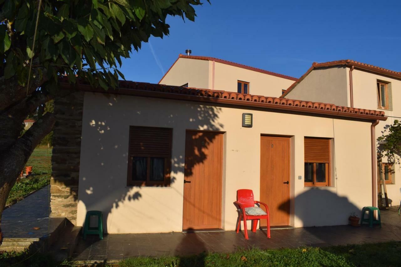 Pension Albergue Los Caminantes Ribadiso Exterior photo