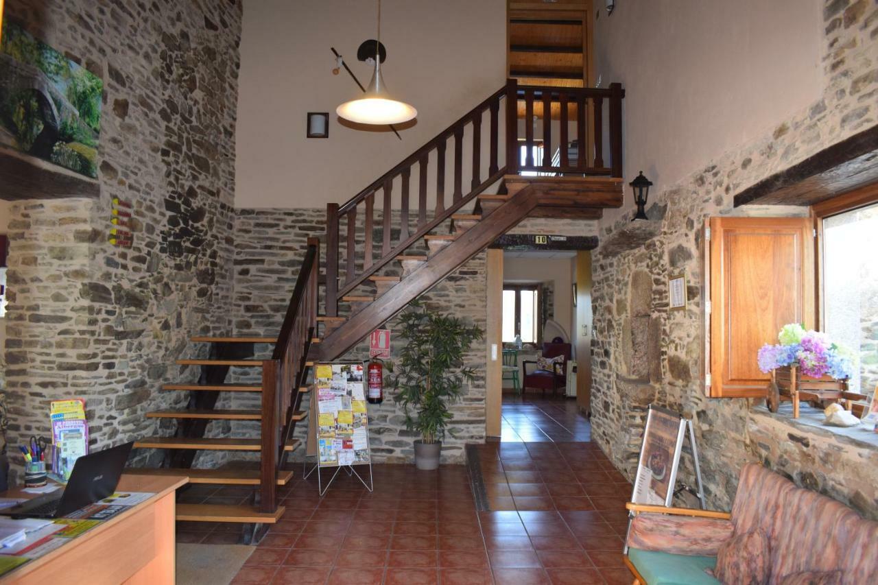 Pension Albergue Los Caminantes Ribadiso Exterior photo